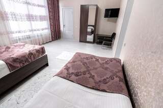 Отель MIXX HOTEL Каракол Двухместный номер с 2 отдельными кроватями и душем-15